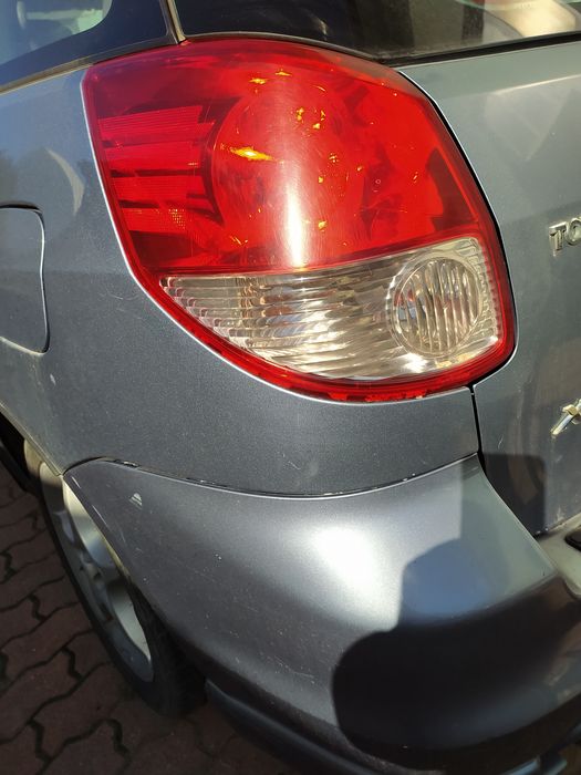 Lampa tylna L-R Toyota Matrix 03r