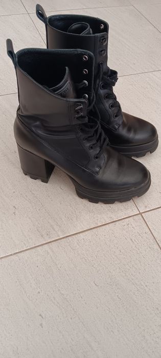 Botas de senhora em couro