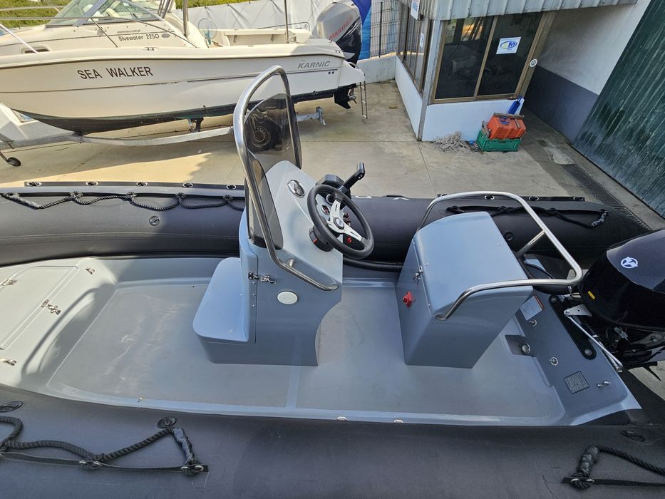 Semi-rigido 3D tender