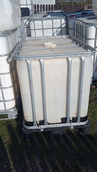 Zbiorniki 1000l białe i czarne ibc