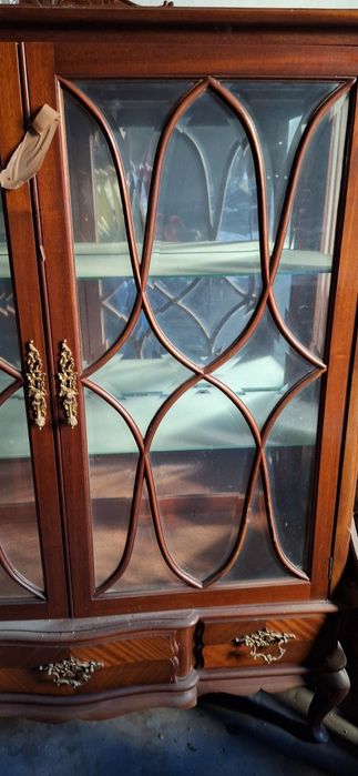 Cristaleira com 2 aparadores