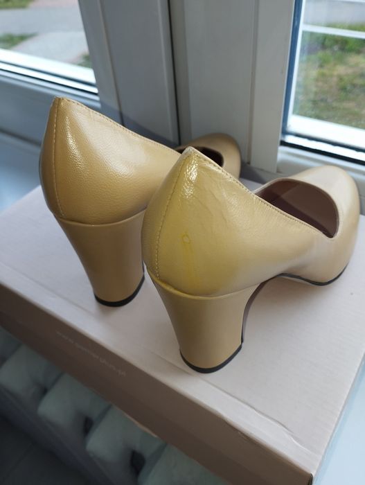 Czółenka skórzane