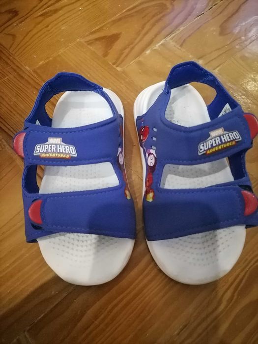 Sandálias adidas marvel