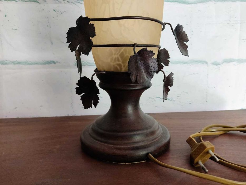 Lindíssimo par de candeeiros em vidro e adorno metal