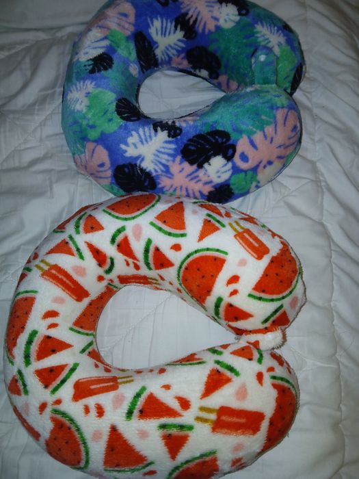 2 almofadas cervicais em bom estado geral