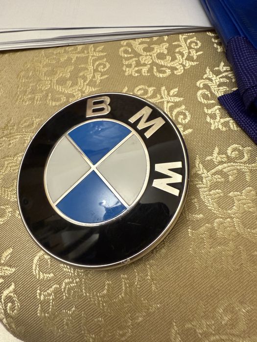 Емблема 8219237 значек багажника BMW F30