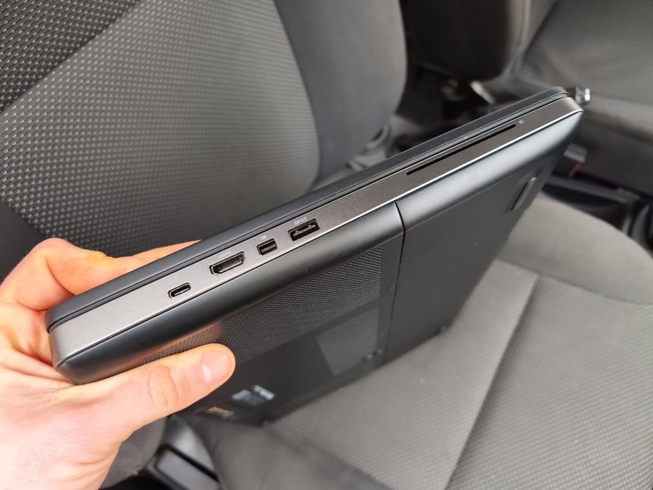 Стан 9 з 10, Сенсорний ноутбук Dell (i7 7820HQ/16/500/M1200 4gb)
