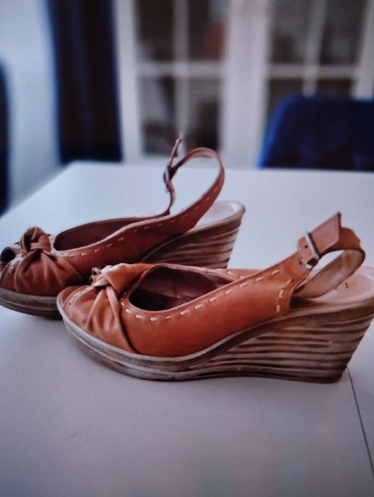 Buty damskie. Lasocki. 38