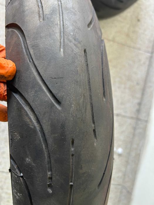 Pneus moto estrada Michelin e Bridgestone