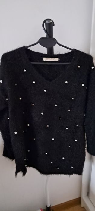 Sweter czarny z perelkamk
