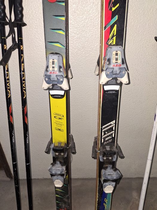 2 conjuntos de Skis