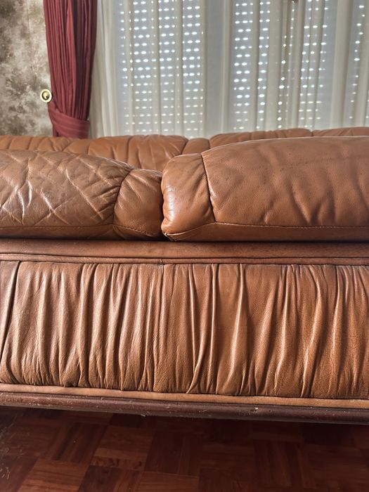 Sofa em pele castanho