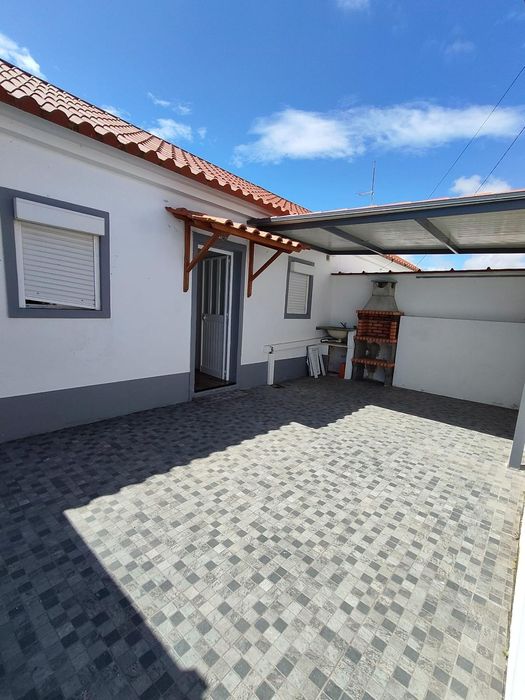 T2 no Faralhão com terraço e churrasqueira
