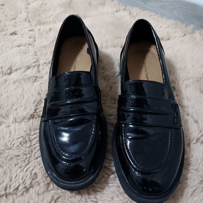 Лакові лофери на низькій платформі 36 р.