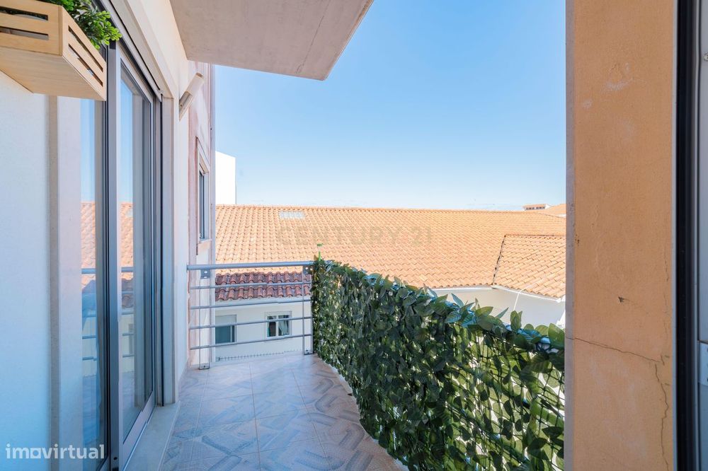 Apartamento T2 com garagem, churrasqueira e espaço exterior | Vieira d