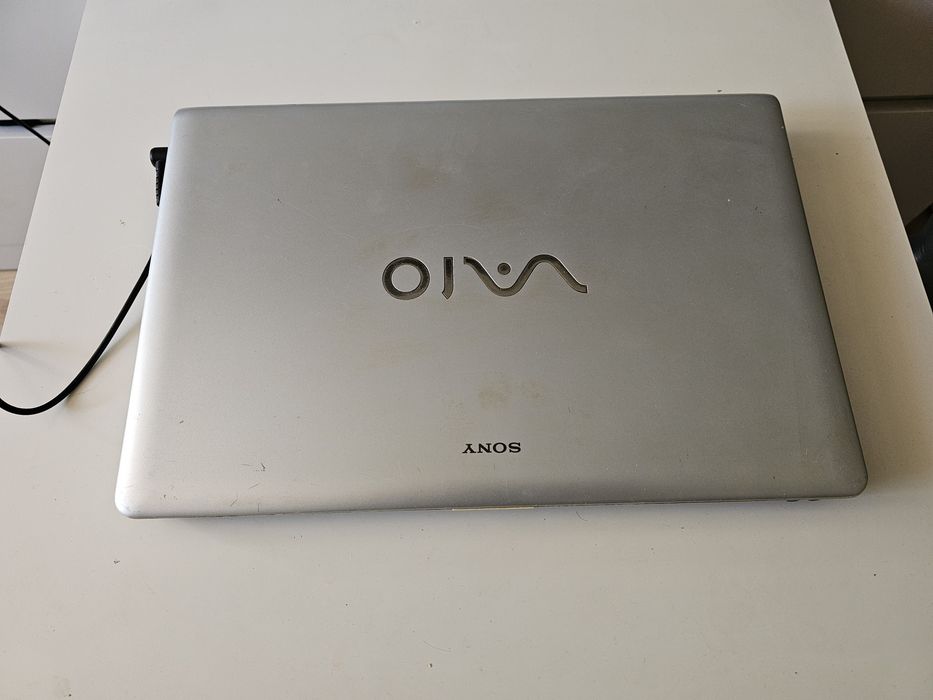 Laptop Sony VAIO VPCEB4E4E / 15.6" / Zasilacz w zestawie / Do biura, nauki