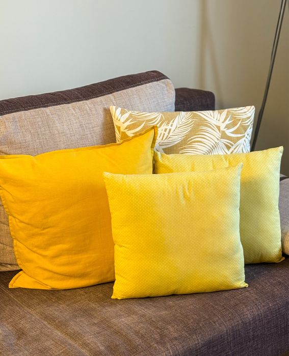 Komplet czterech poduszek ozdobnych