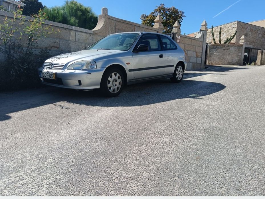 Honda Civic fase 2(facelift)
Ano 2000

Motor D14z2
Ar condicionado funcional
Direção assistida
Vidros elétricos
Fecho central
Rádio CD
Apoio de braço