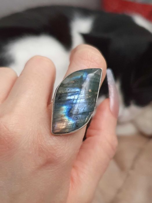 Anel ajustável com labradorite azul e multicolor, pedra natural