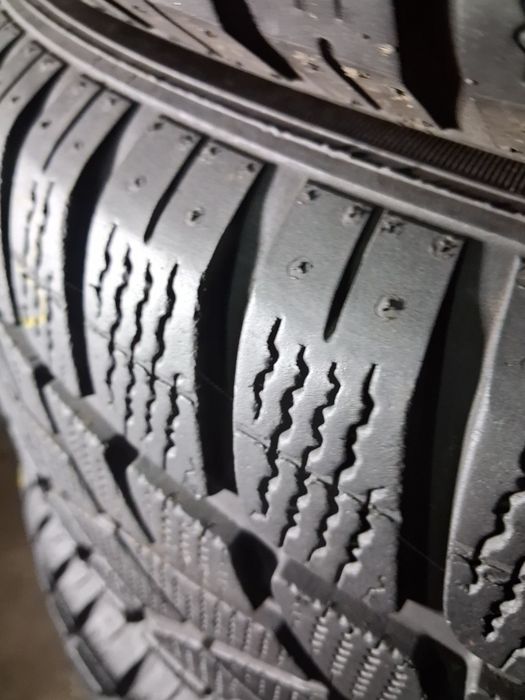 Шини б/у зима 225/55 R17 Dunlop winter 3D RUNFLAT Комплект , Пара