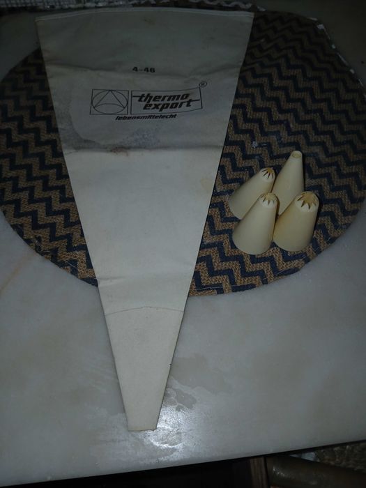Saco de pasteleiro com 4 bicos de varias formas conjunto.