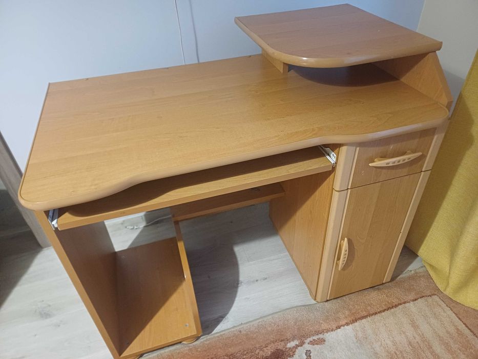 Oddam biurko w bardzo dobrym stanie