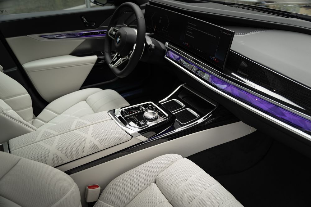 Auto samochód do ślubu BMW 7 z kierowca