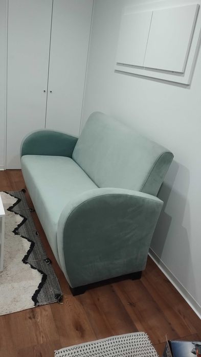 SOFA ,,NOVO,,custou 680 euros, vendo 300 euros Nunca Foi Usado tenho problema de Medidas