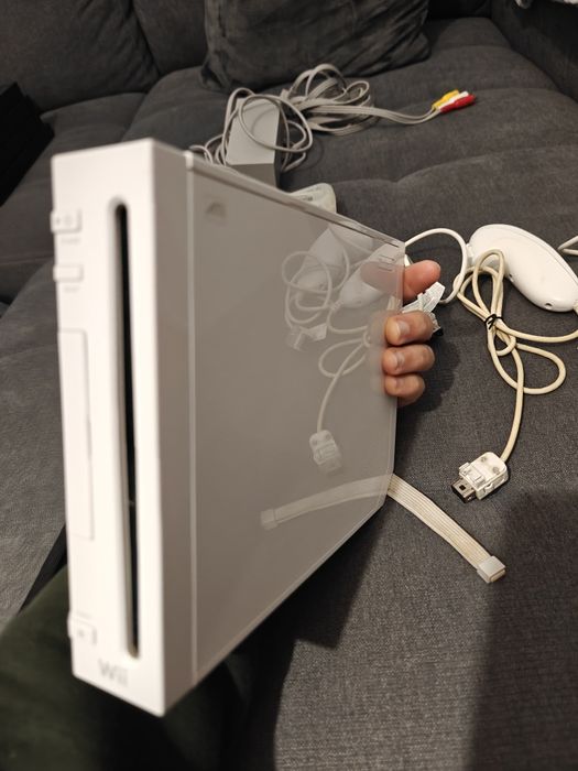 Wii + 3 comandos + 3 nunchuks + 1 comando genérico