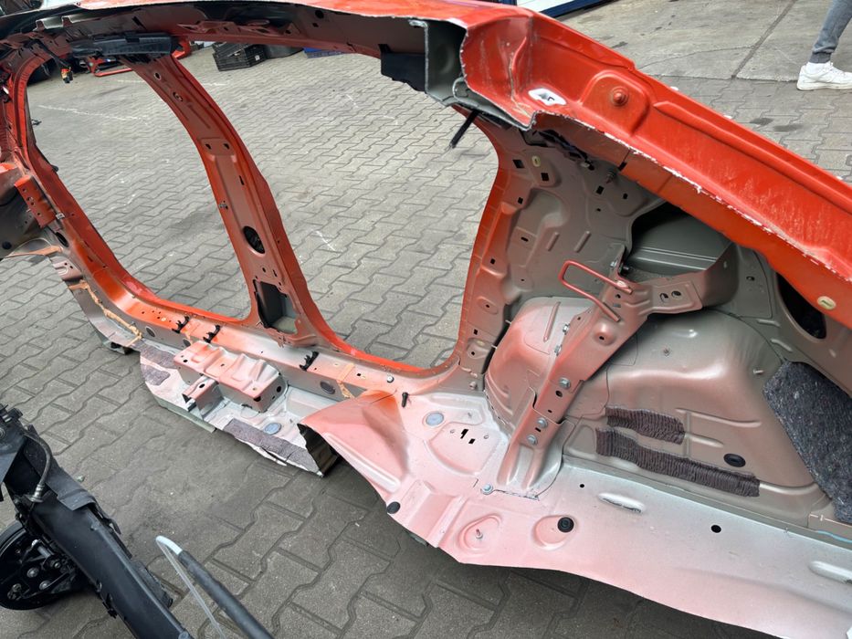 Bok prawy próg słupek błotnik tył Opel Corsa F