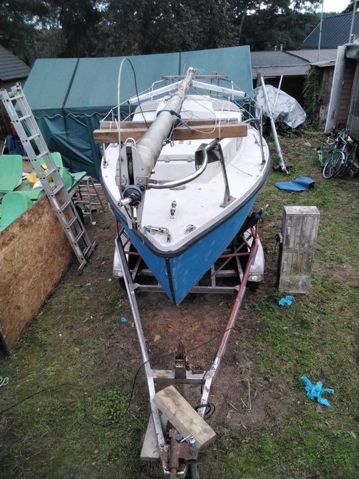 Łódź kabinowa, żaglówka kilowa z wózkiem Victoria