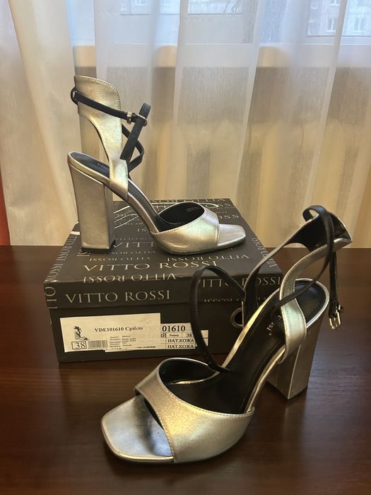 Продам босоножки VittoRossi