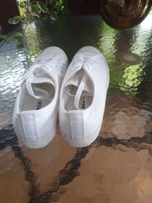 Sprzedam nowe buty Conversy bez metki papierowej rozmiar 42