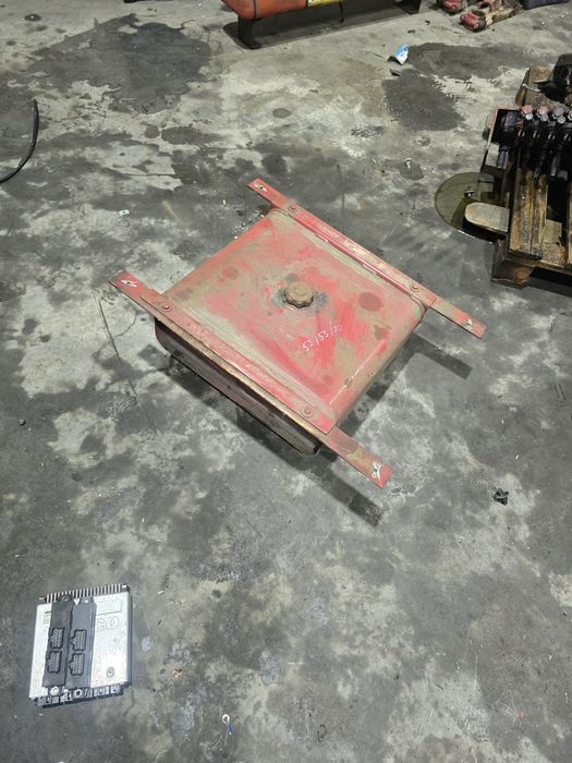Zbiornik hydrauliczny do wywrot hds