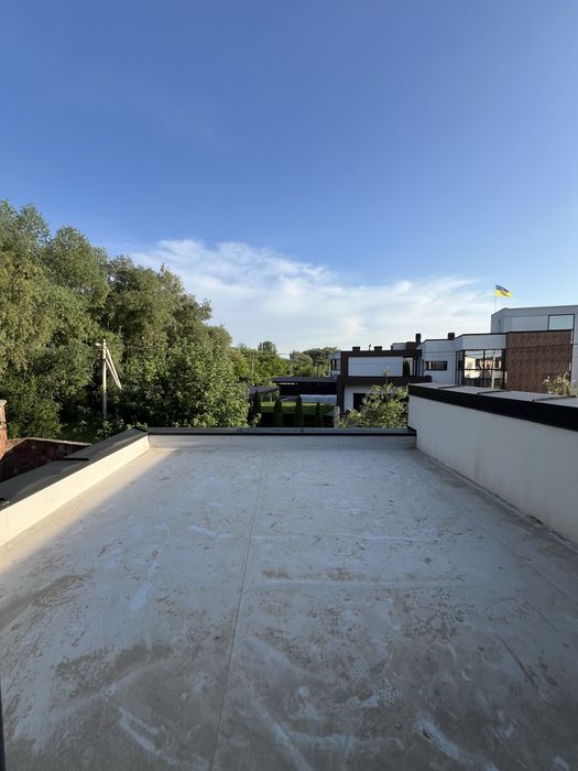 Будинок з терасою та земельною ділянкою  4 сотки