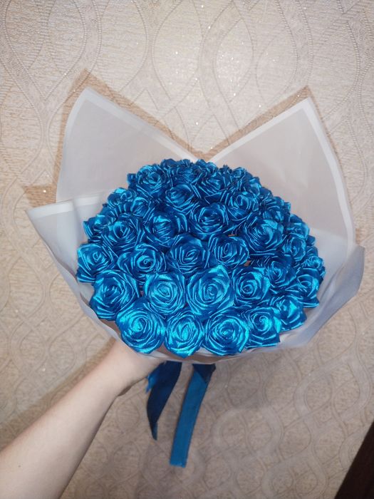 Букет роз из атласной ленты