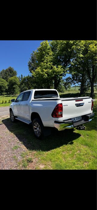 Toyota hilux 2.4 biala perla 19r maly przebieg