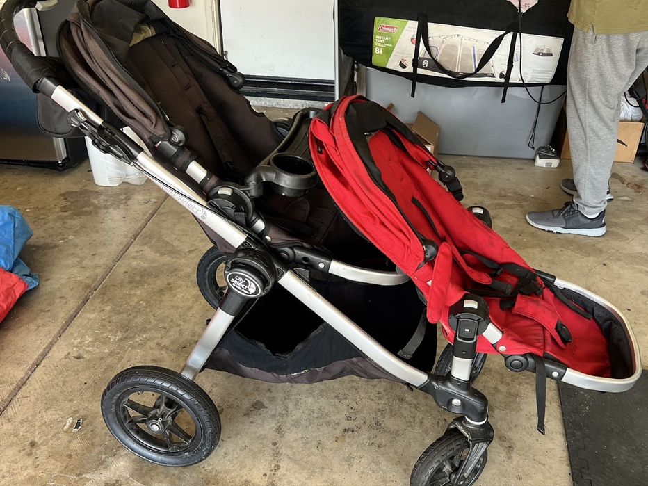 Carrinho de bebé duplo Baby Jogger City Select.