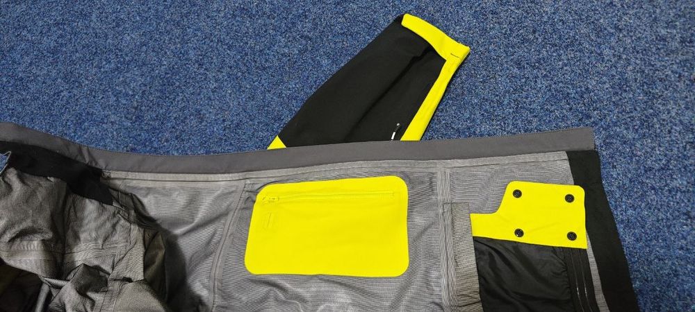 Водонепроникна мембранна термо куртка Roving Jacket L (нова)