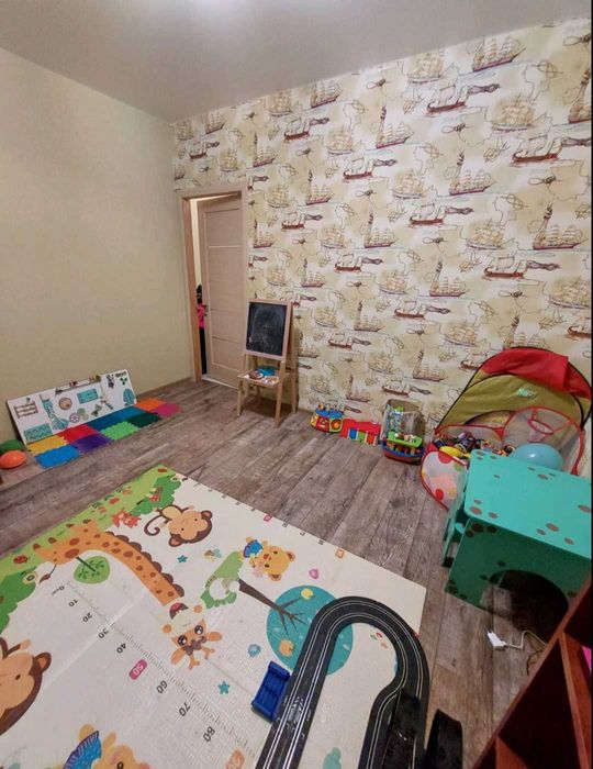 БЕЗ КОМІСІЇ - двоповерхова квартира (6кімнат)