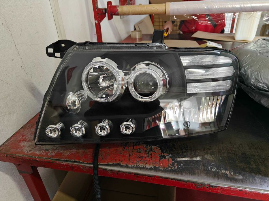 Передні фари оптика MITSUBISHI PAJERO мітсубісі паджеро 99-06р LPMI08