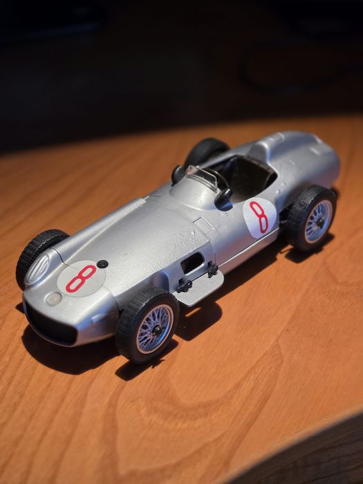 Miniatura Mercedes-Benz F1 RW196 - Juan Manuel Fangio