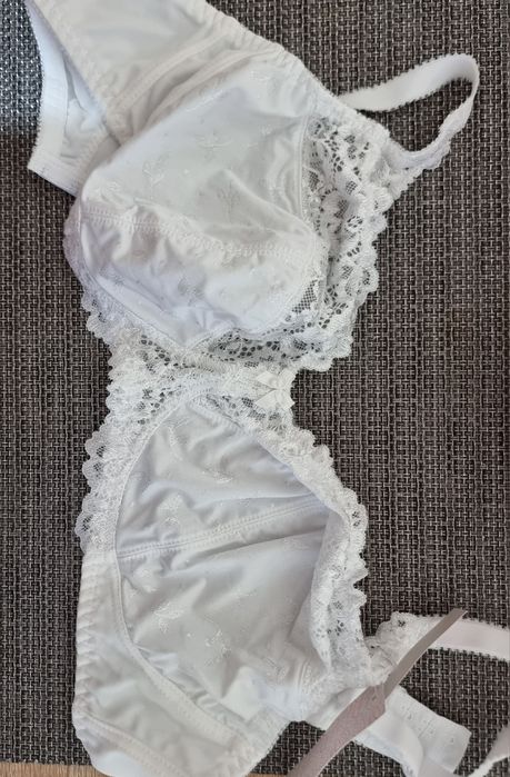 Білизна: бюстгальтер та трусики