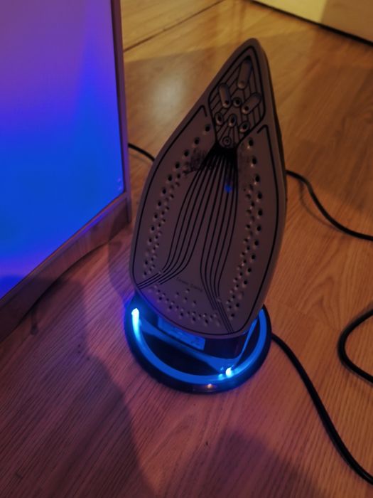 Sprzedam żelazko  i szklanki