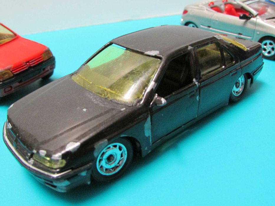 Peugeot - Varias miniaturas de carros, com marcas de uso - Solido 1/43