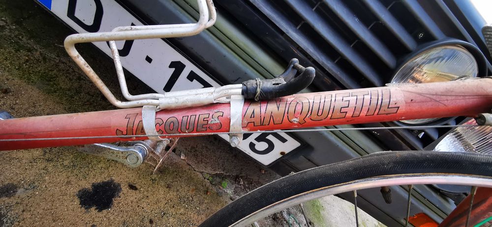 Bicicleta de corrida antiga (Jacques Anquetil)