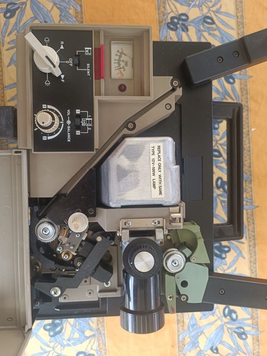 Vintage Elmo ST-180E 2-Track Super 8 MM Sound Projector é Sande