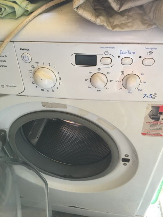 Машинка Indezit