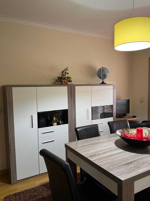 Sala de estar e jantar semi-nova