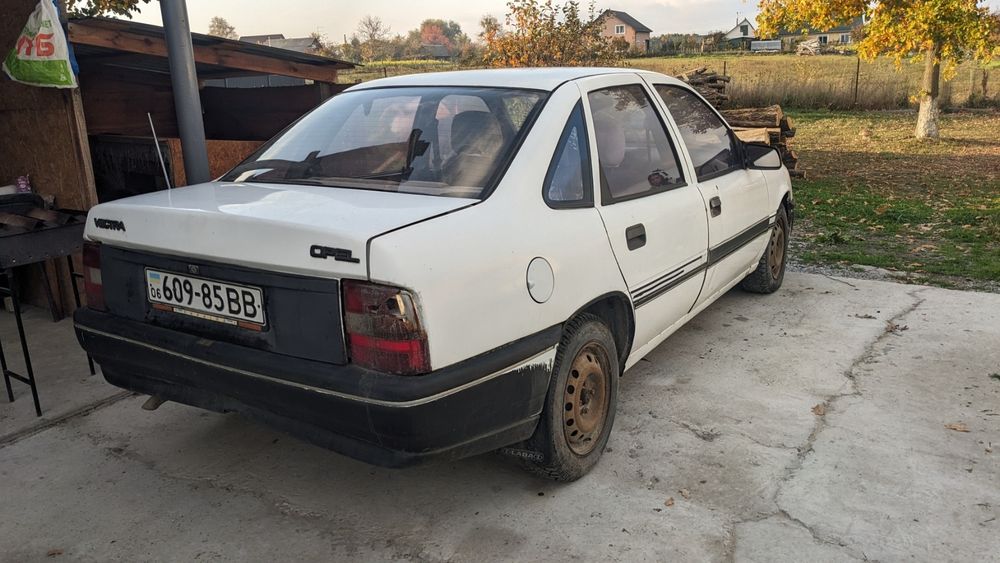 продам Опель машину 1990 року